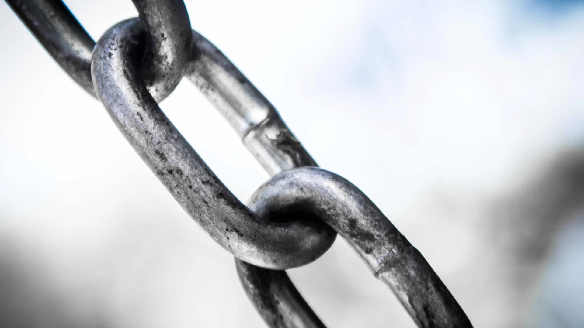 Foto zeigt in Nahaufnahme 3 Kettenglieder