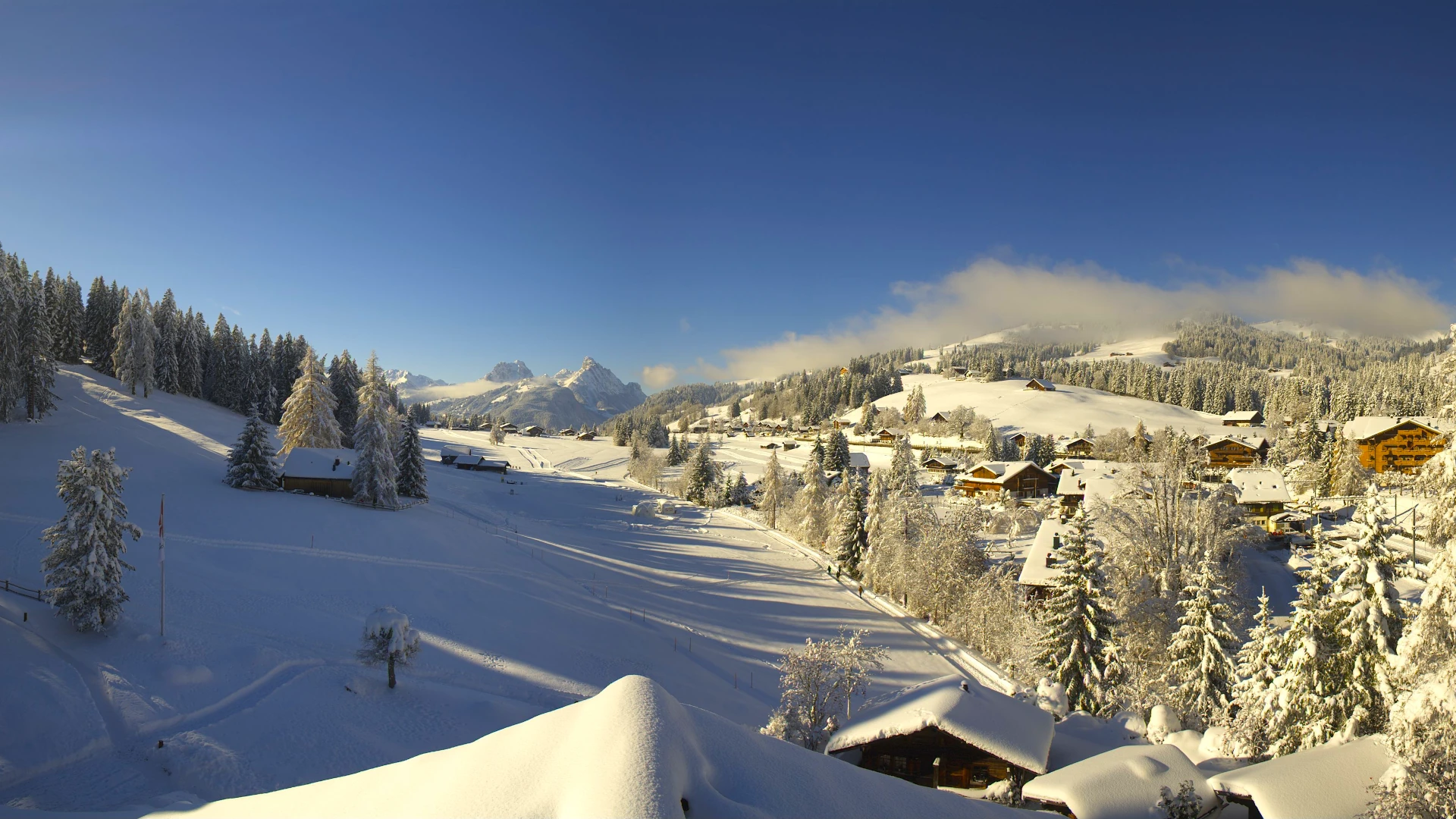 Blick auf das Saanenland Schweiz im Winter